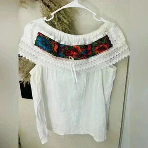 embroidered #traditional Latin women’s shoulder shirt size med to large